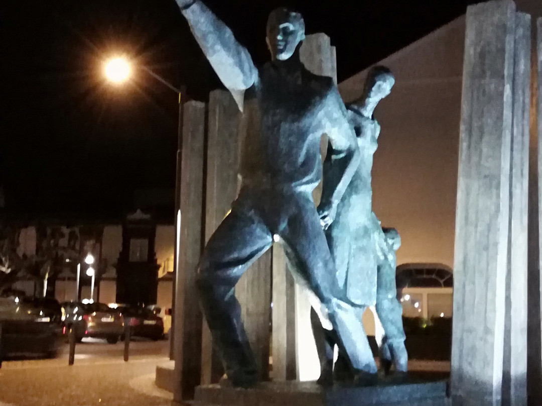 Monumento ao Emigrante-蓬塔德尔加达必去景点