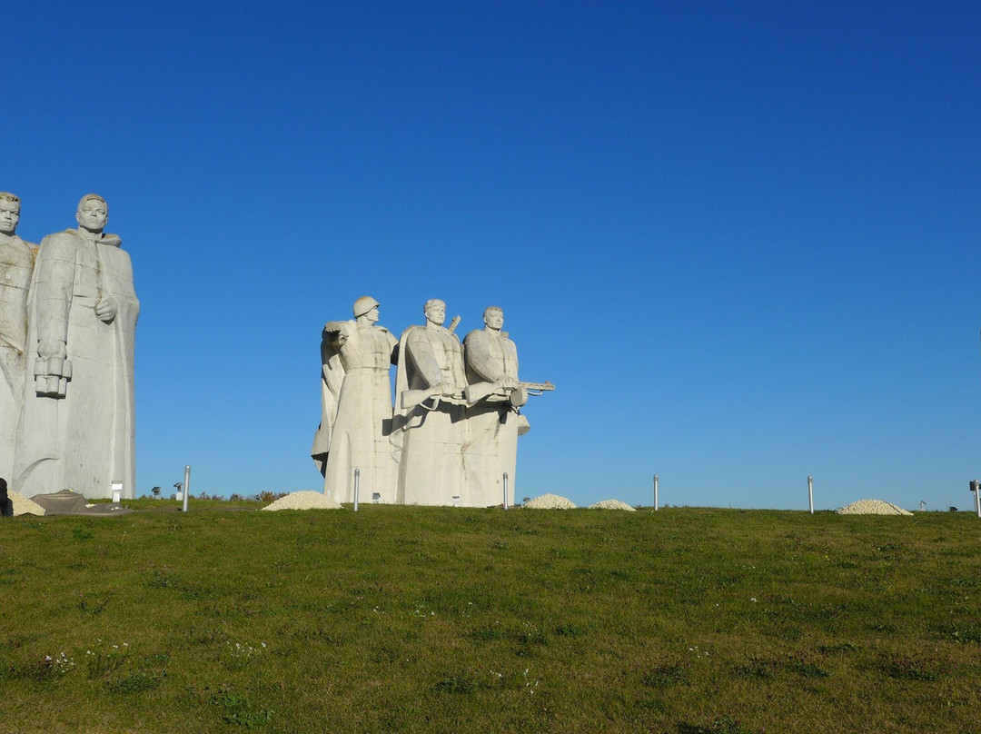 Memorial Geroyam-Panfilovtsam景点图片