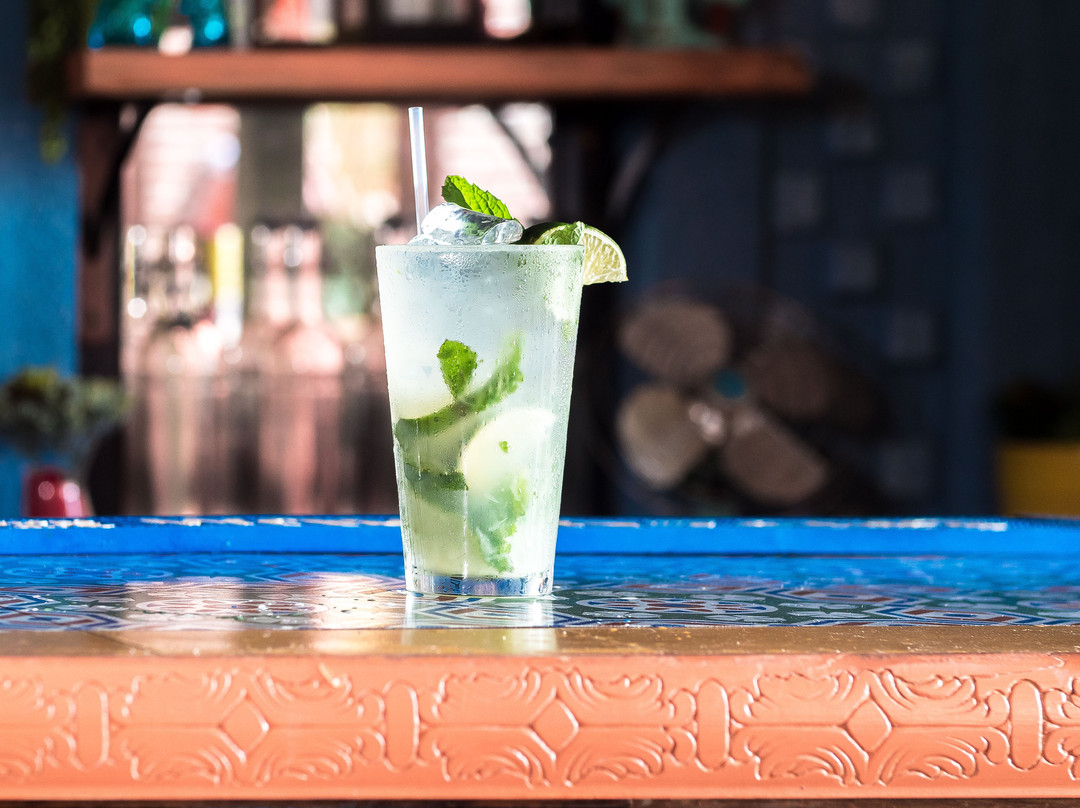 White Tarpon Bar & Restaurant