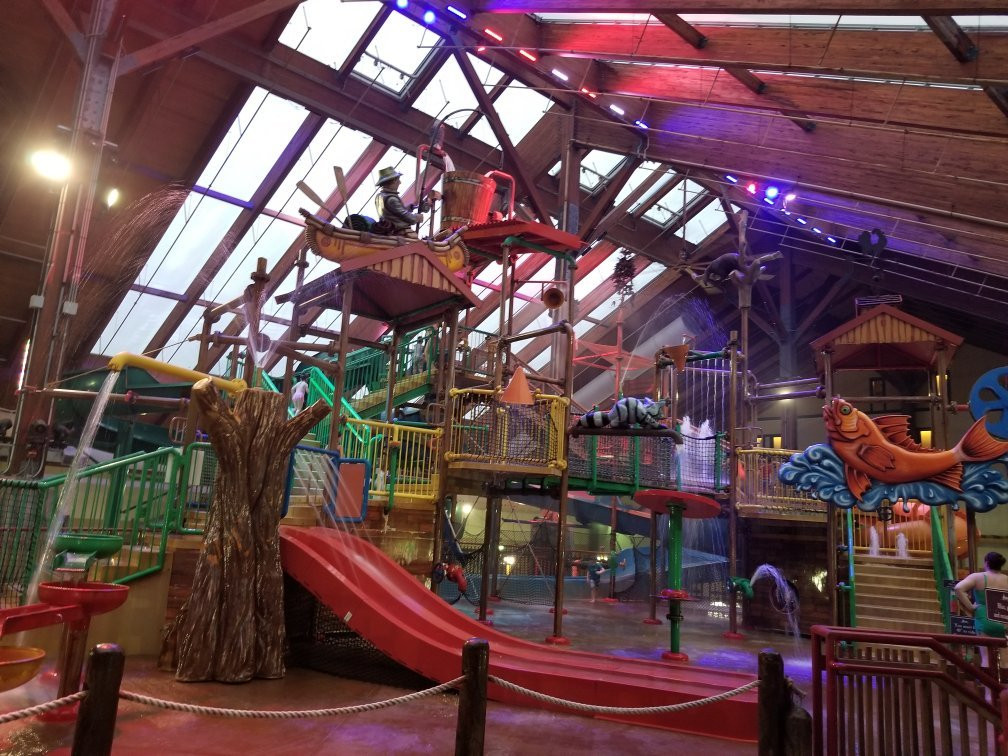 Six Flags Great Escape Lodge & Indoor Waterpark-昆斯伯里必去景点