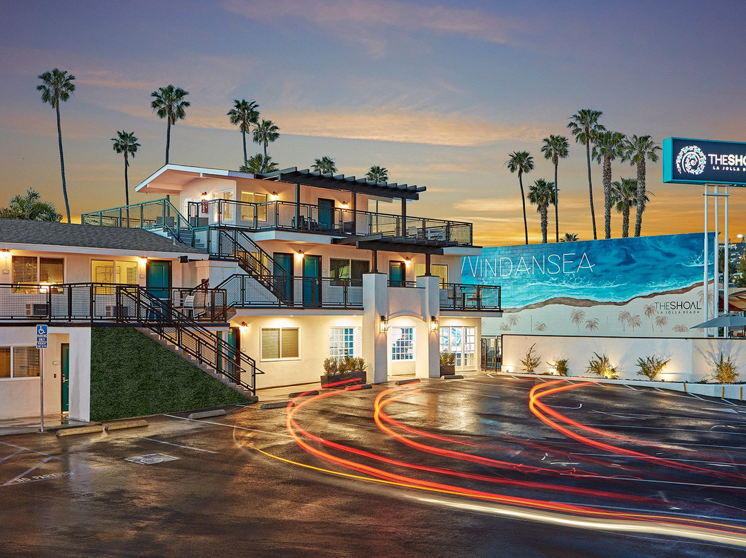 拉荷亚沙滩旅居酒店主图