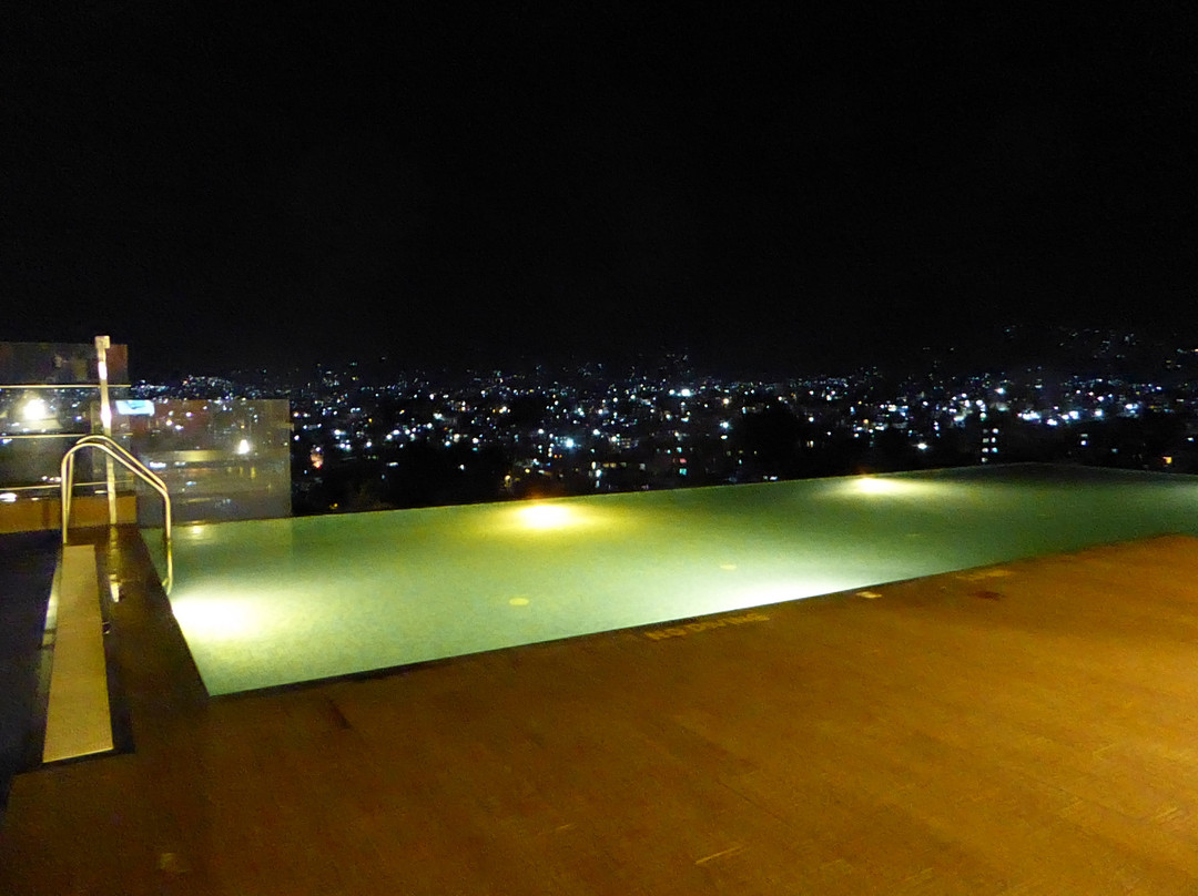 香巴拉酒店主图