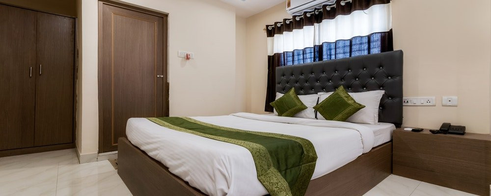 SilverKey Executive Stays 37812 Royal Crown Airport主图