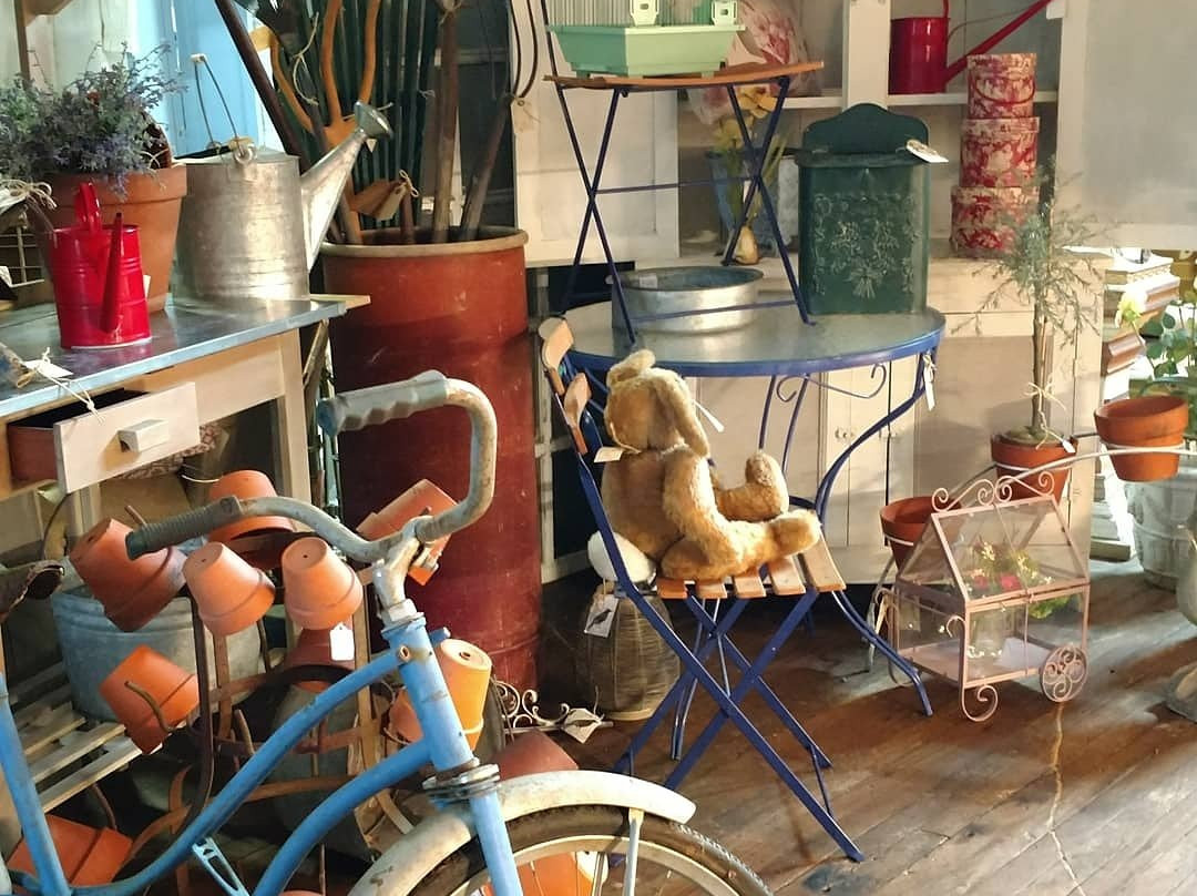 Oak Street Mill Antiques-科尼利厄斯必去景点