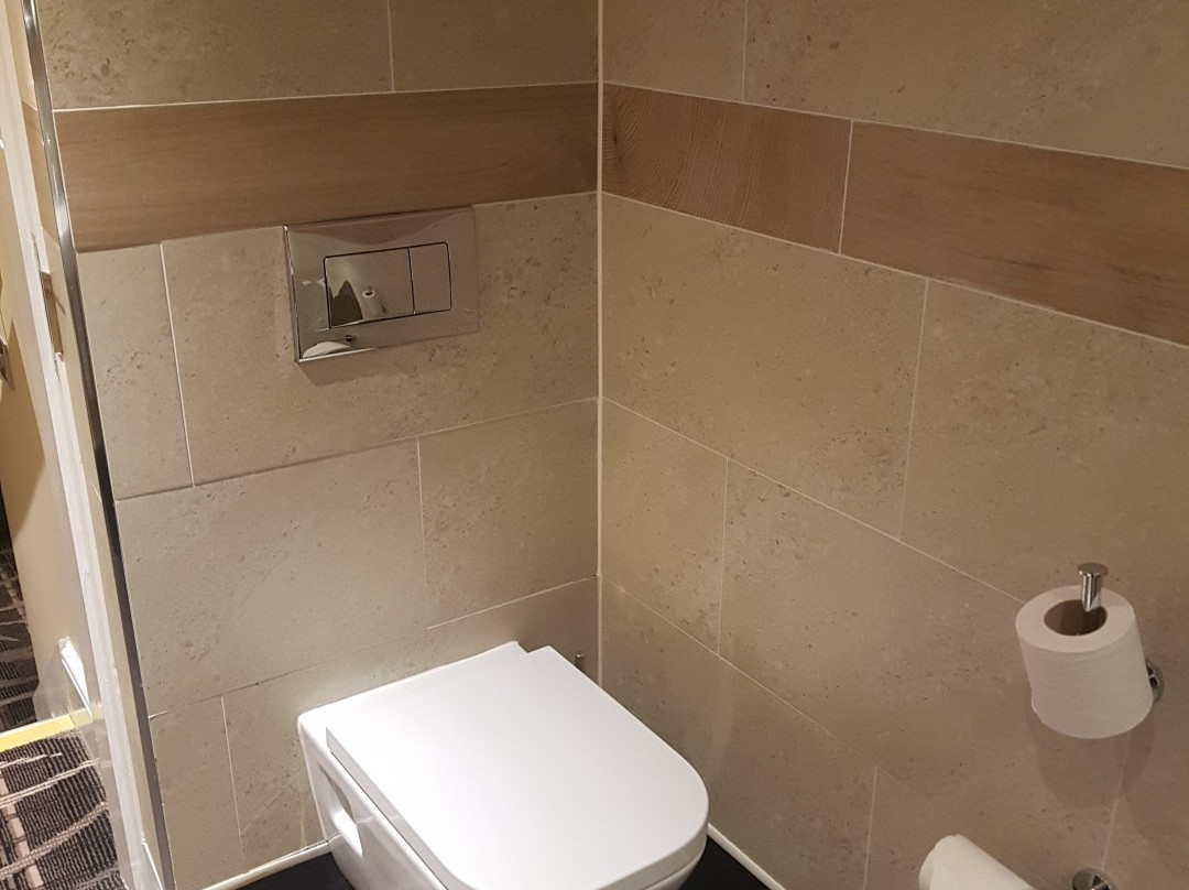 The Crown Hotel主图