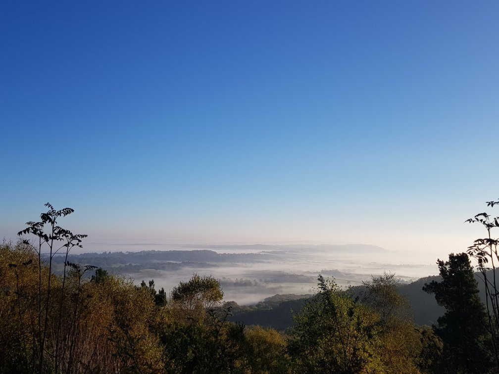 Hindhead Commons and the Devil's Punch Bowl景点图片