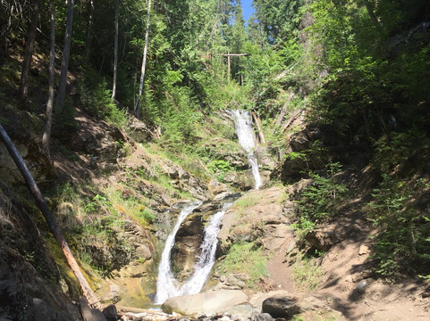 Evelyn Falls Trail-Anglemont必去景点
