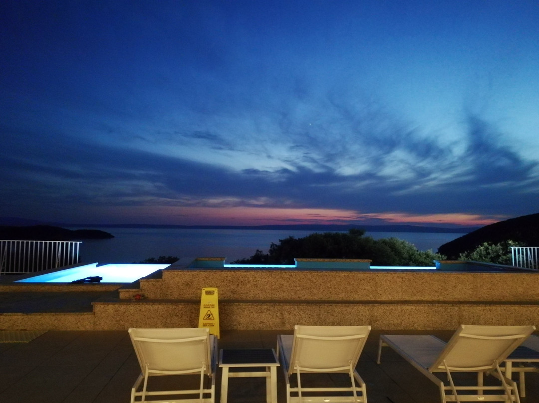 Zlatni Zalaz Apartments主图