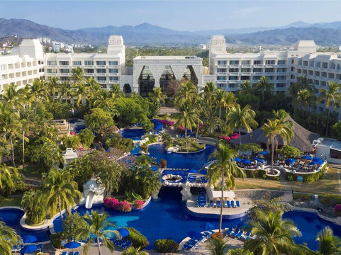 巴塞罗卡尔米娜皇宫豪华全包酒店主图