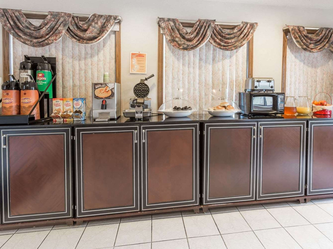 Howard Johnson by Wyndham Manteno主图