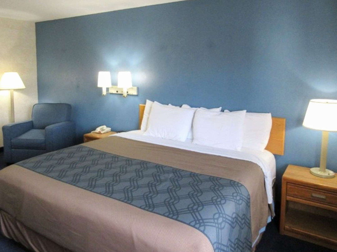 Schmidt's Creek Hotel主图