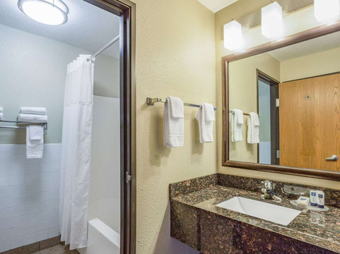 梅诺莫尼美吟温德姆酒店主图