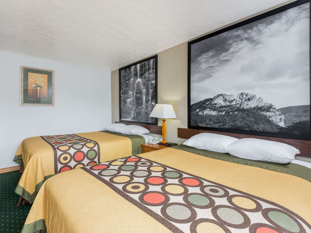 Super 8 by Wyndham Fairmont主图