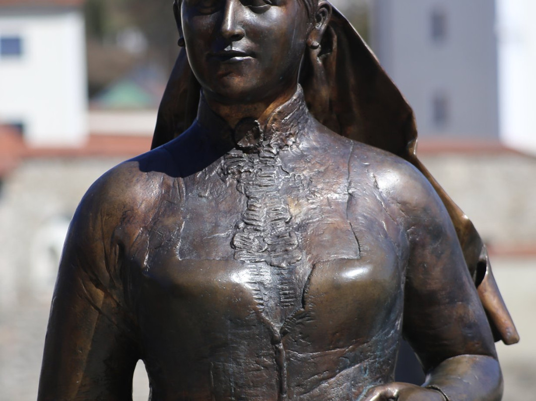 Emerenz Meier Statue-帕绍必去景点