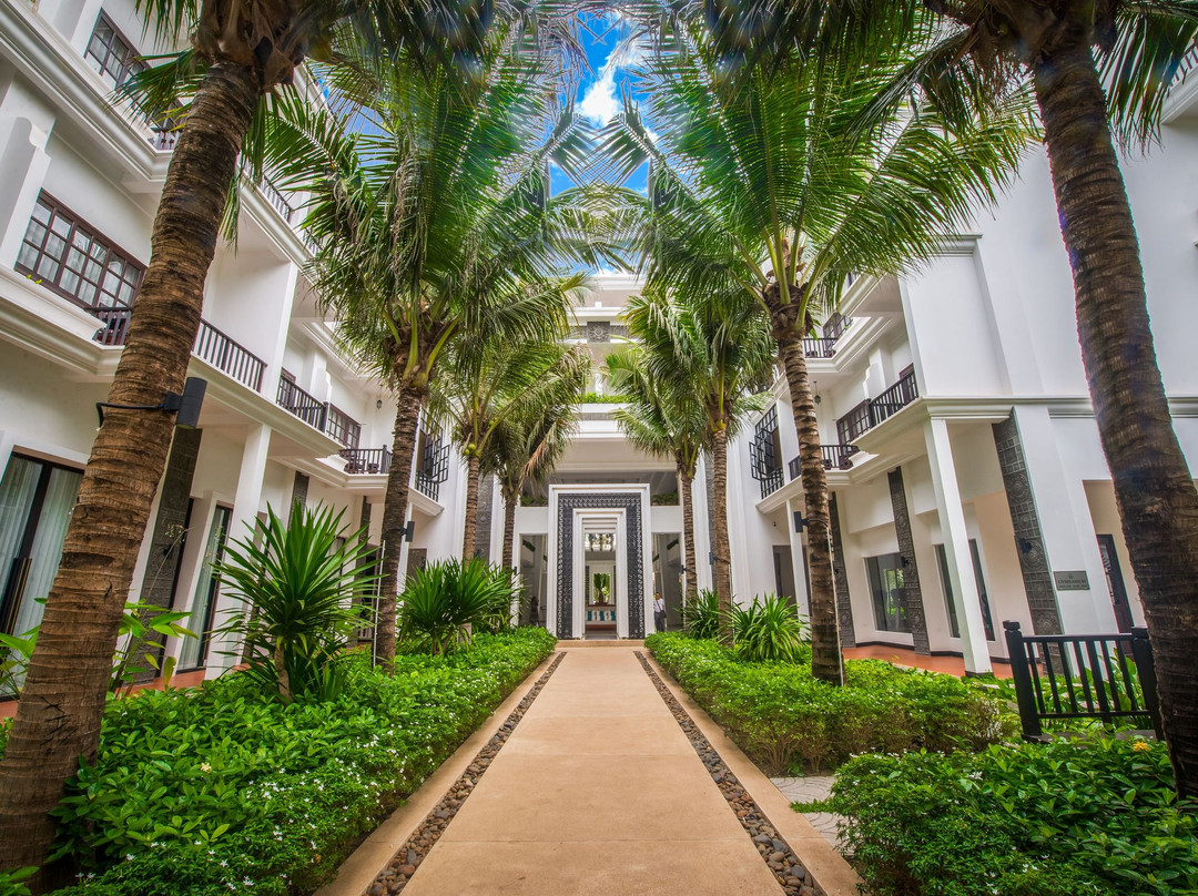 白莲花度假酒店主图