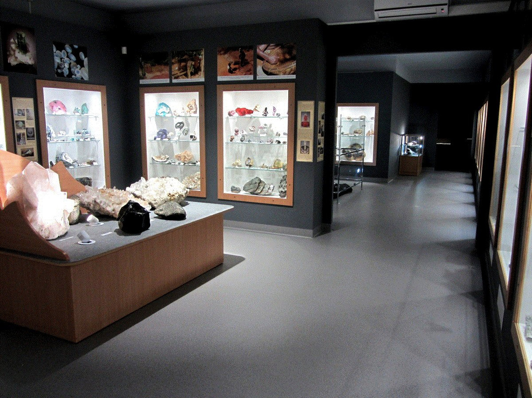 Museum of Minerals and Fossils-Swieta Katarzyna必去景点