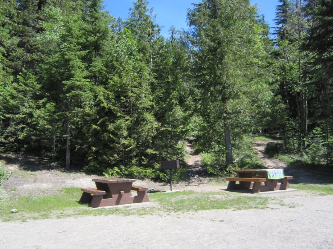 Jewel Lake Provincial Park景点图片