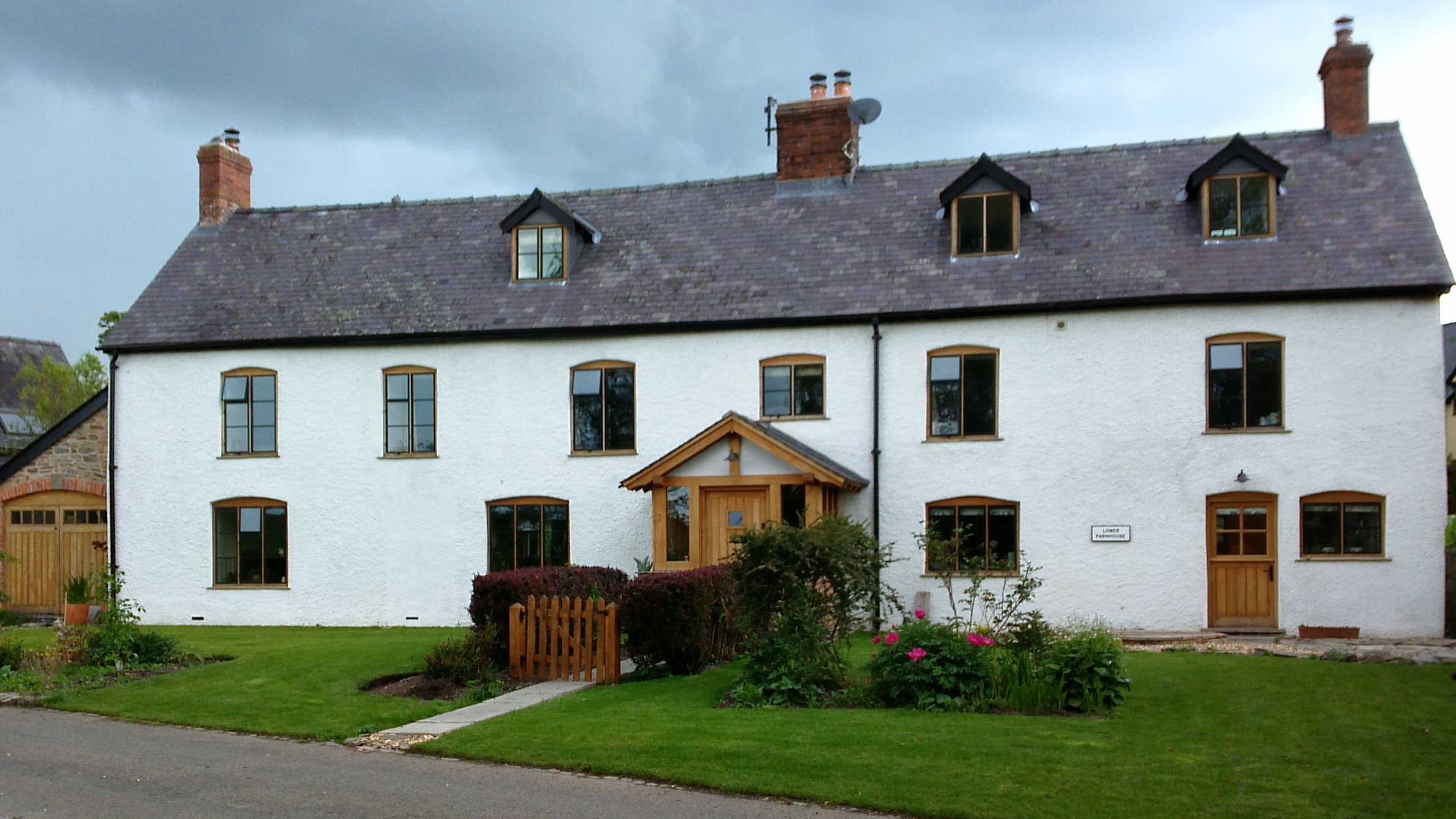 Lower Farmhouse-官方