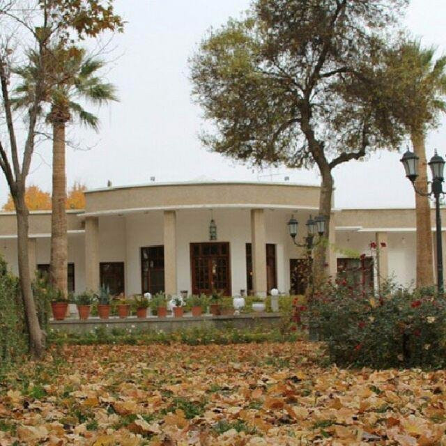 Persepolis Apadana Hotel