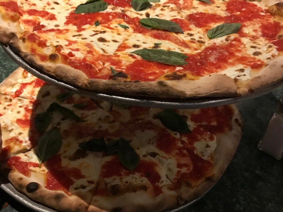 恩格尔伍德餐馆和美食-Cassie's Pizzeria