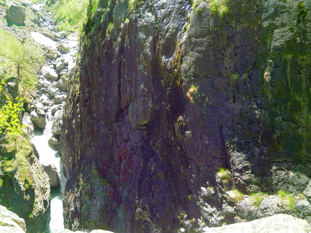 Chertova Melnitsa Waterfall景点图片