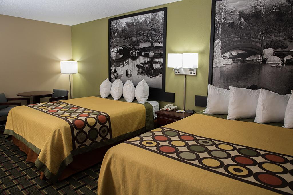 Lewistown酒店住宿-Super 8 by Wyndham Canton IL