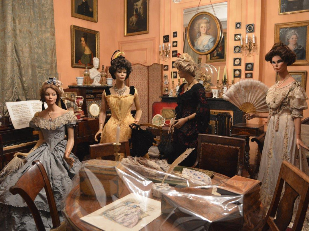 musee du costume Avallon-阿瓦隆必去景点