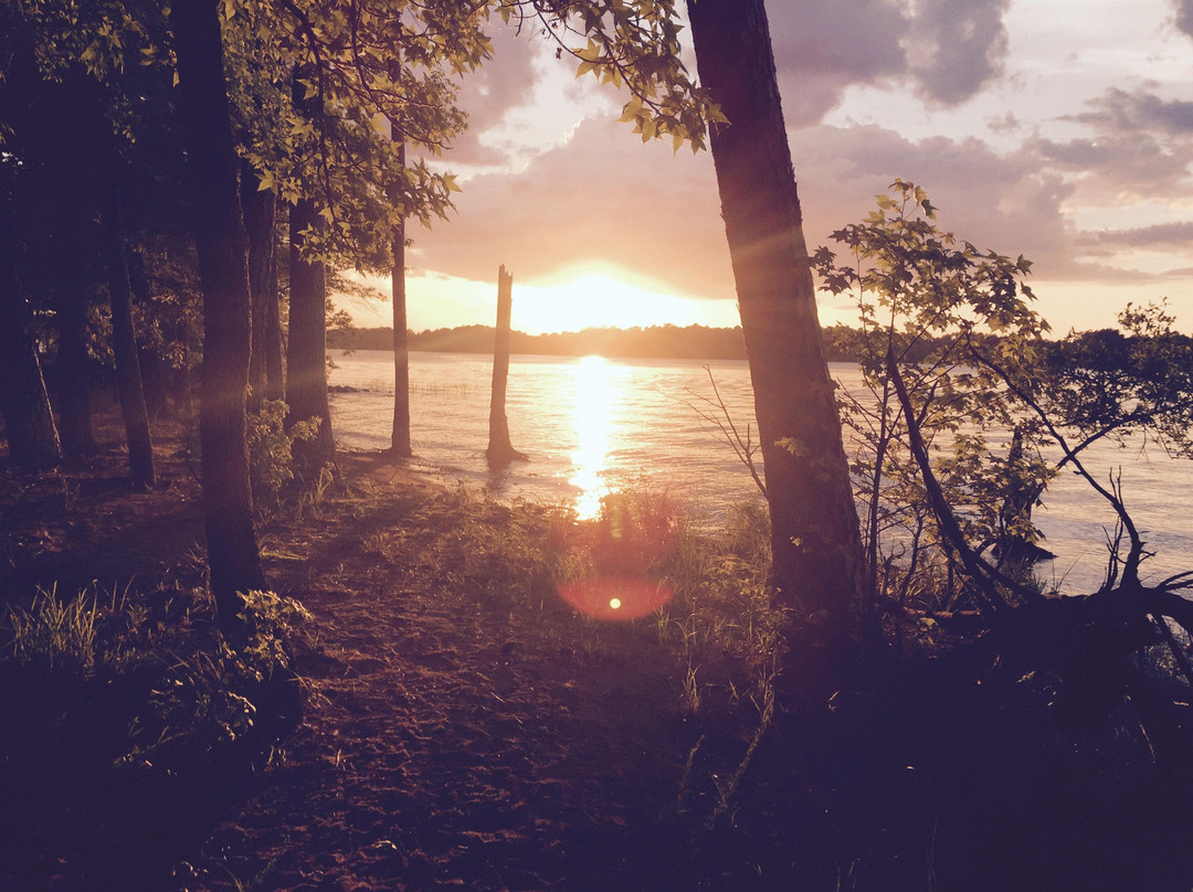 RollingView  Falls Lake State Park景点图片