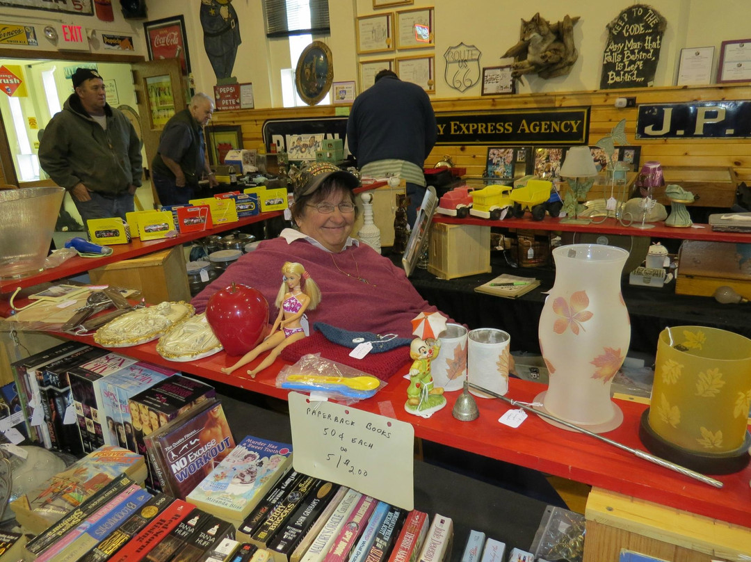 Indoor Shawano Wisconsin Flea Market-Shawano必去景点