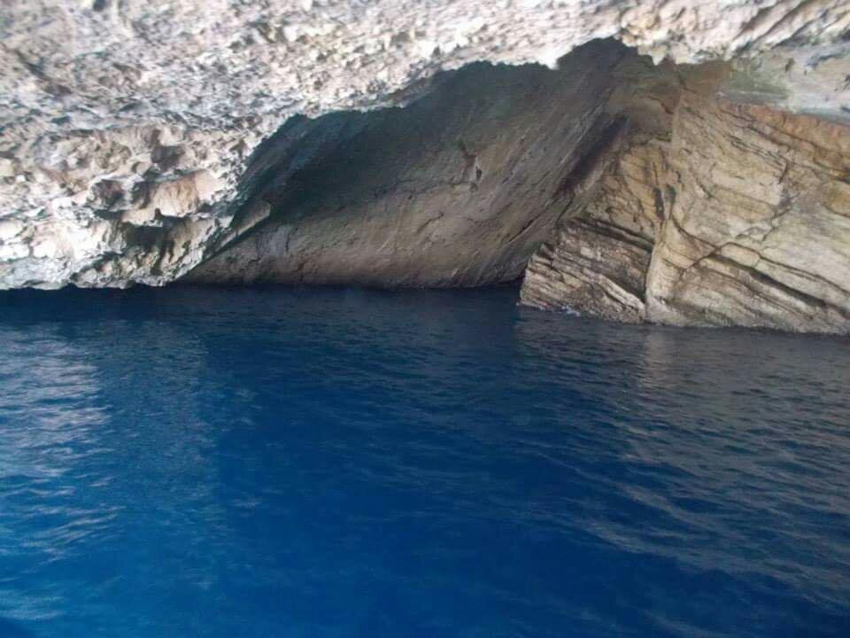 Cueva Azul-Cabrera必去景点