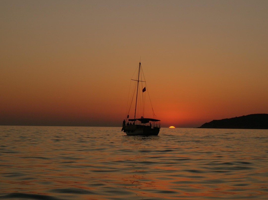 Sunset Boat Trips-卡尔坎必去景点