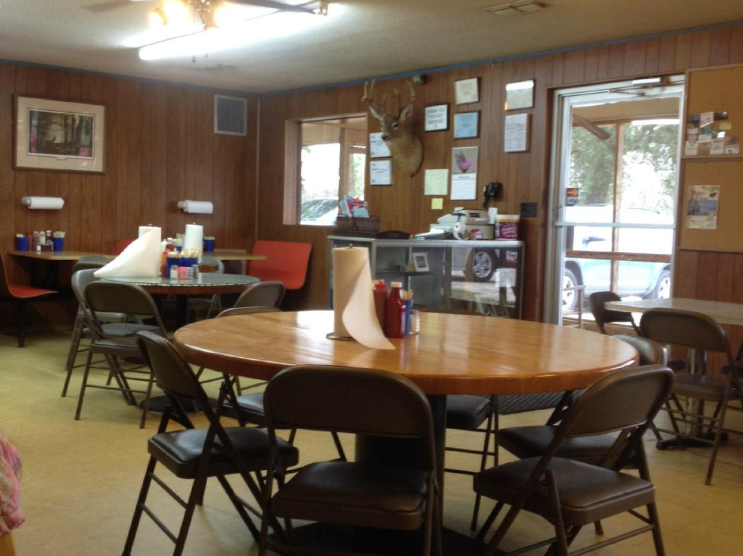 Shellman餐馆和美食-Nothing Fancy Catfish House