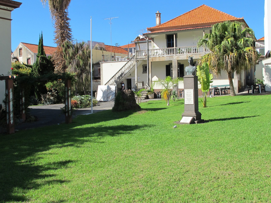 Holy Trinity Church-沙尔必去景点