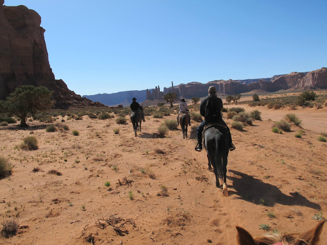 Dineh Trail Rides-纪念碑公园必去景点
