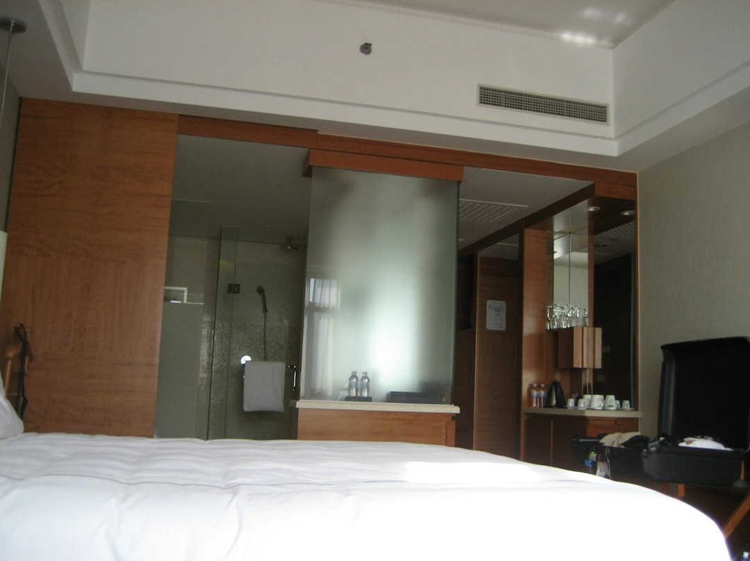 上海宏安瑞士大酒店主图