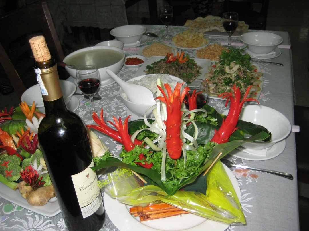 Buon Ho餐馆和美食-Quyen Quyen