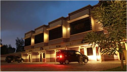 Golden Eleven Hotel主图