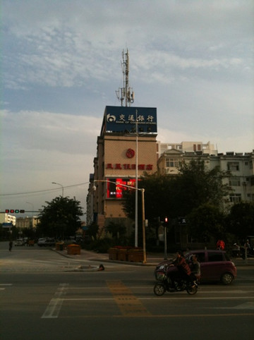 凤凰假日酒店主图