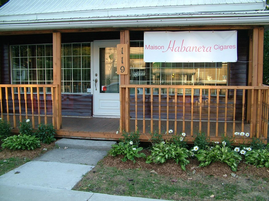 Maison Habanera Cigares-拉瓦尔必去景点