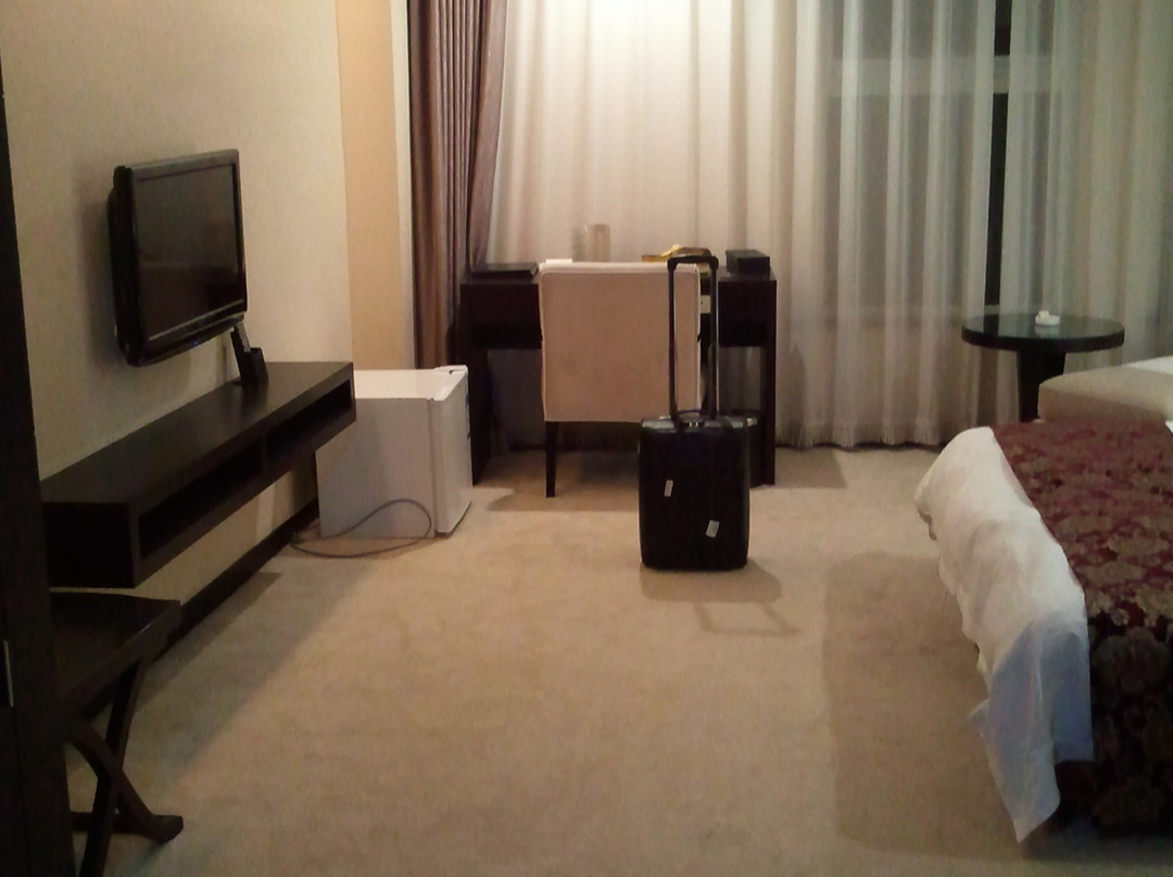 尚诚名流假日酒店主图