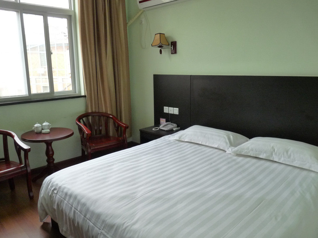 未来大酒店主图