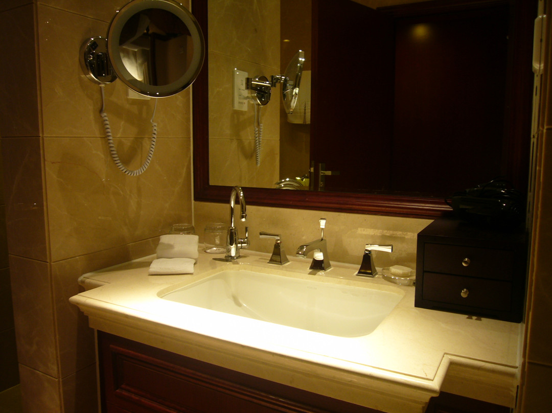 鼎立国际大酒店主图