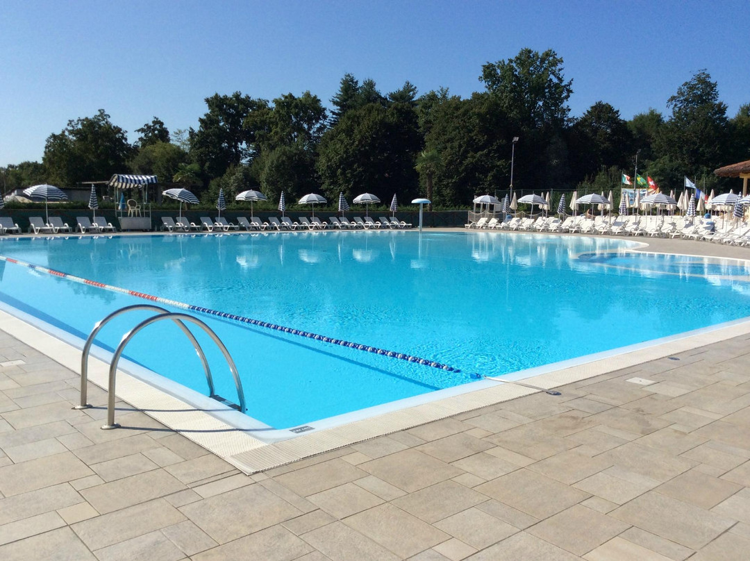 Piscina Blue Park景点图片