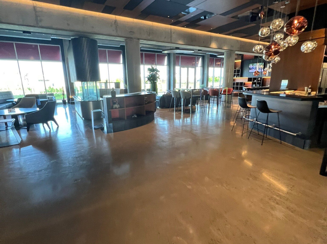 Grand Times Hotel Blainville主图