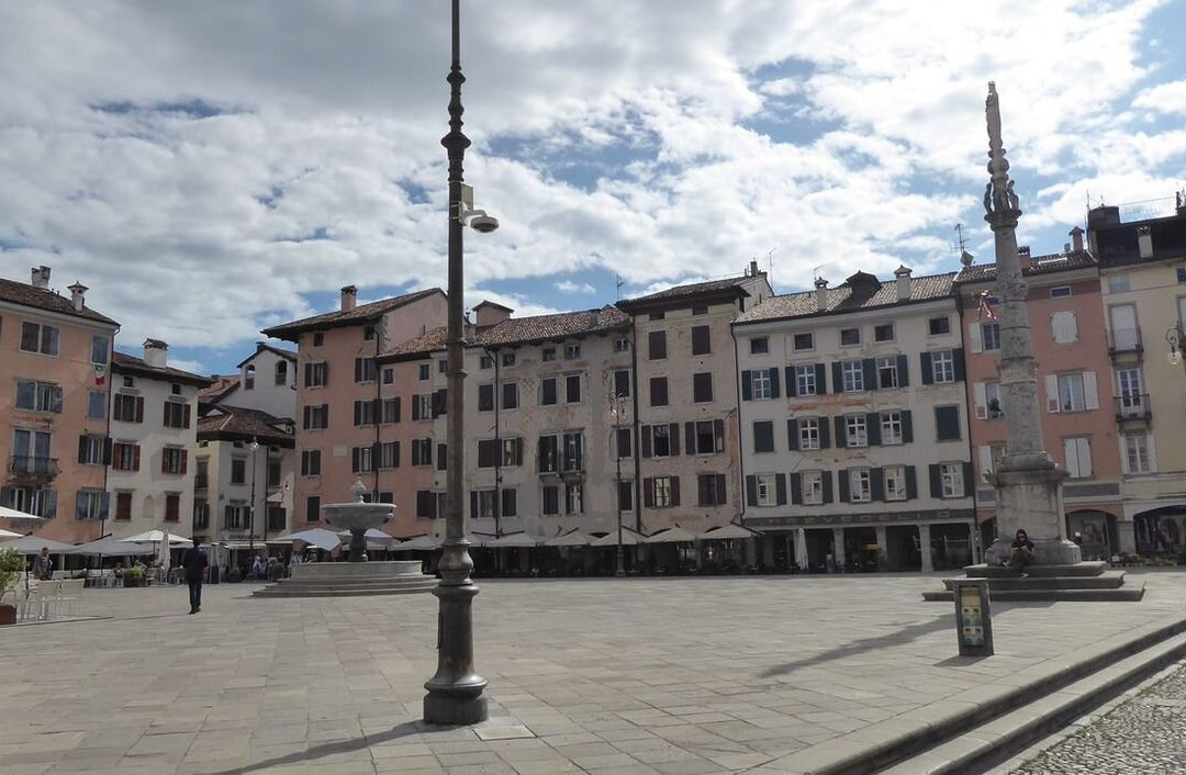 La Colonna con la Statua della Madonna con Bambino景点图片