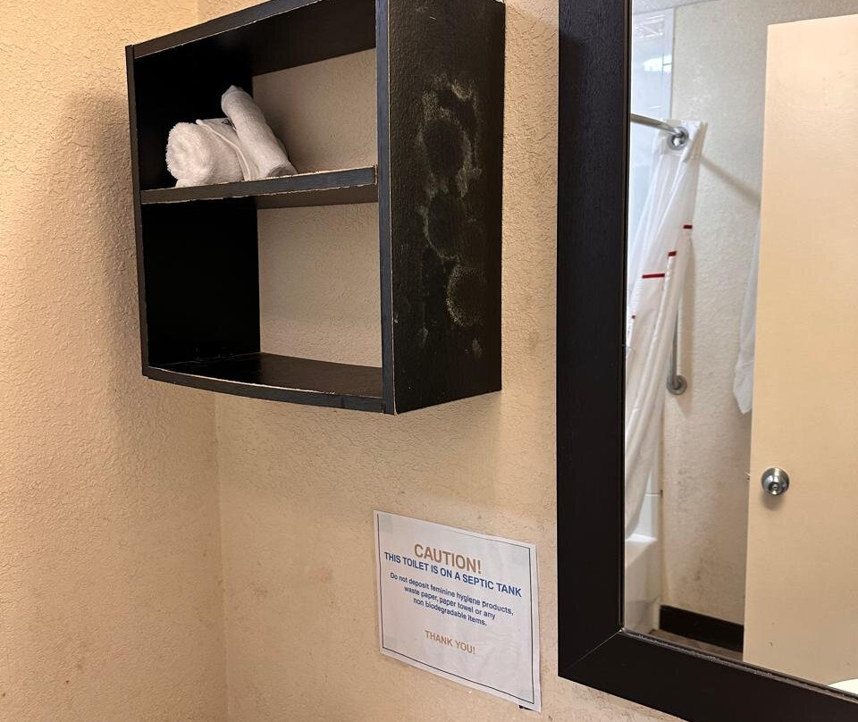 Red Roof PLUS+ & Suites Guilford主图