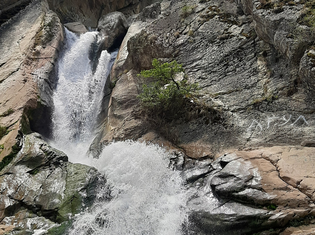 Khanagskiy Waterfall景点图片