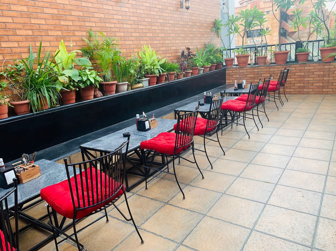 The Hidden Den - Hostel, Terrace Cafe & Kitchen