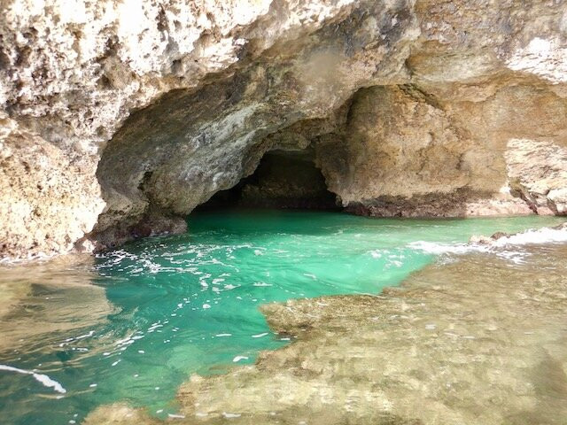 Ishigaki-jima Blue Cave景点图片
