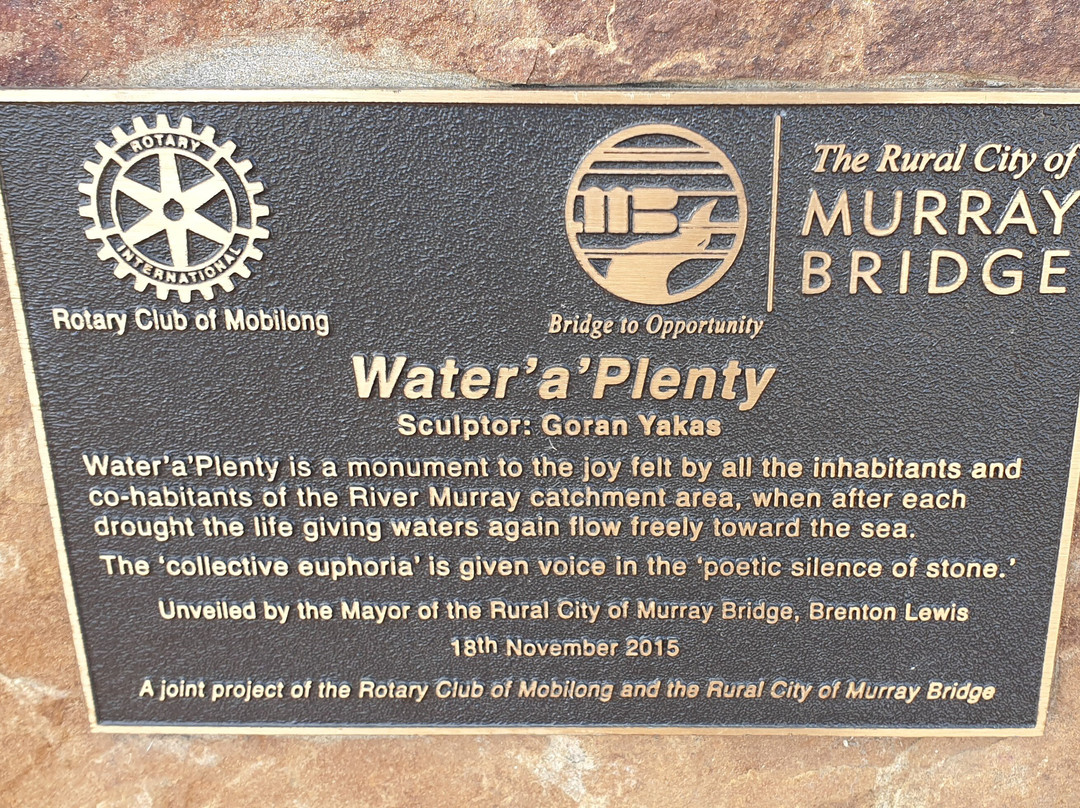 Water A Plenty Sculpture景点图片